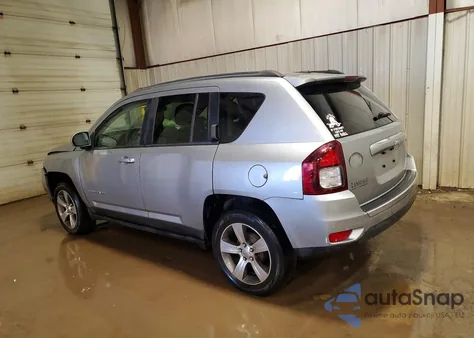 2016 Jeep Compass Latitude z USA, uszkodzony, nr VIN 1C4NJCEA9GD656027